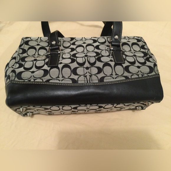 Coach Hampton signature flap satchel. Smoke free and pet free home. - Picture 9 of 16